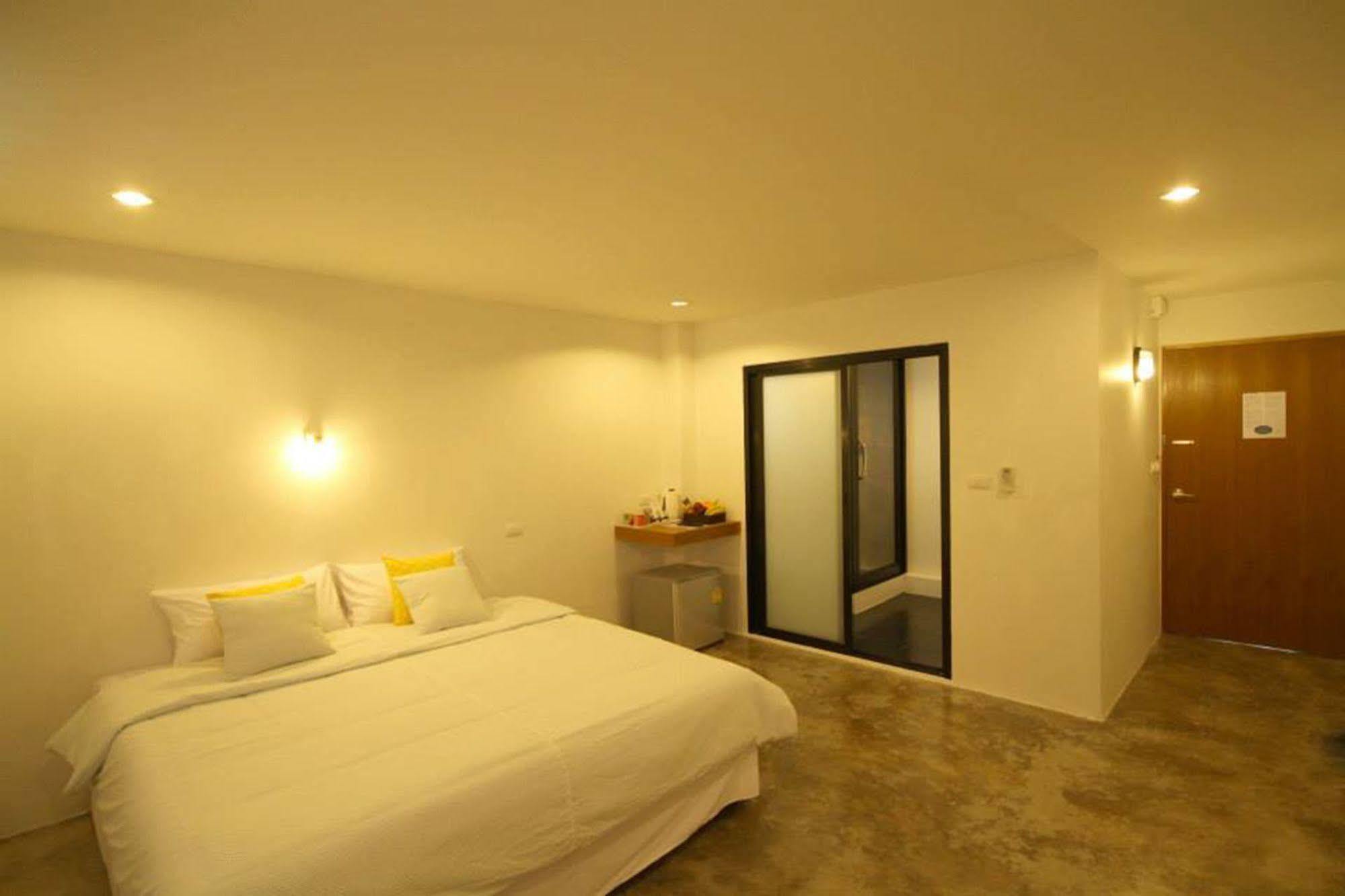 Hostel Mbed Phuket Zewnętrze zdjęcie